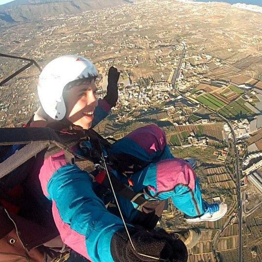 Sebastian Altomarino paragliding