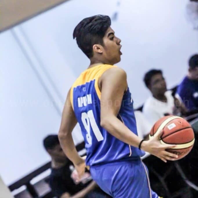 Jericho Mikhail Onglengco playing basketball