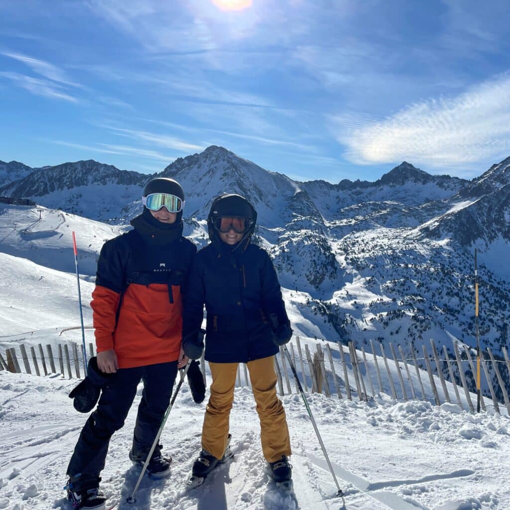 Melanie Renda skiing