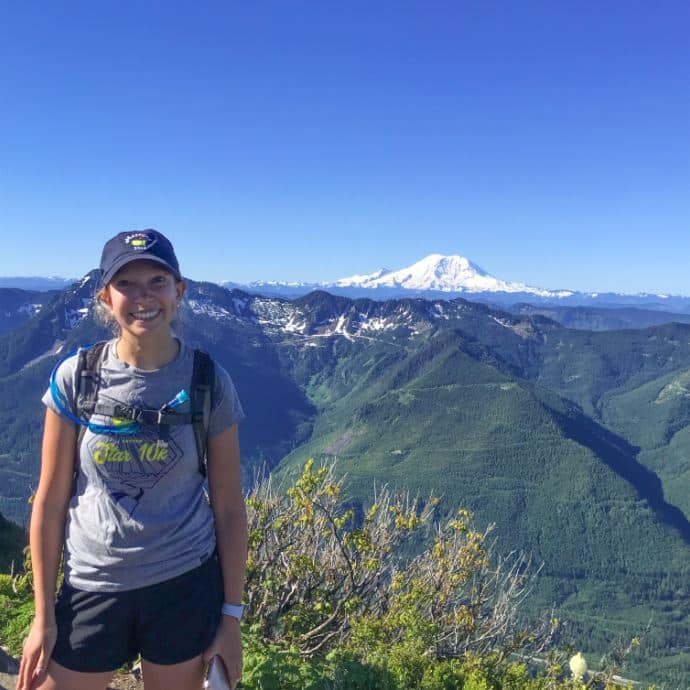 Stefany Ibarra travel picture in front of snowcapped mountain