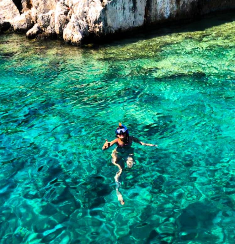 Ezgi Irmakkesen scuba diving