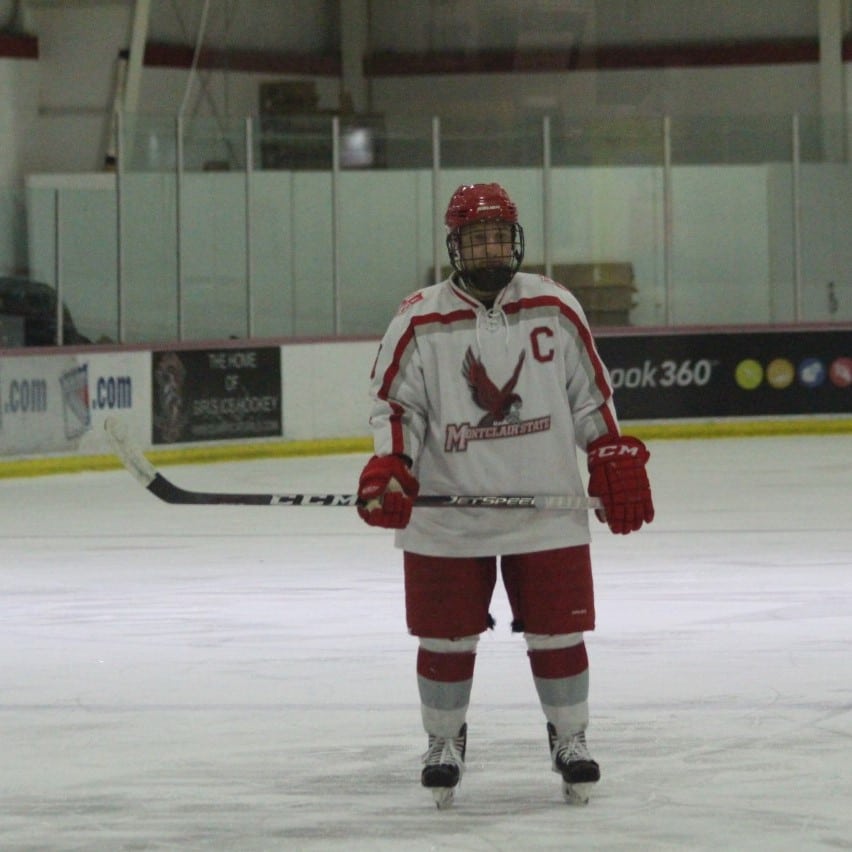 daniel diner playing ice hockey