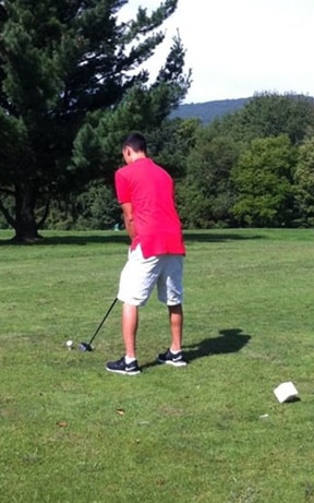 Jason Kang golfing