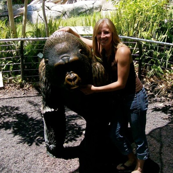 Lisa Yirce with gorilla statue