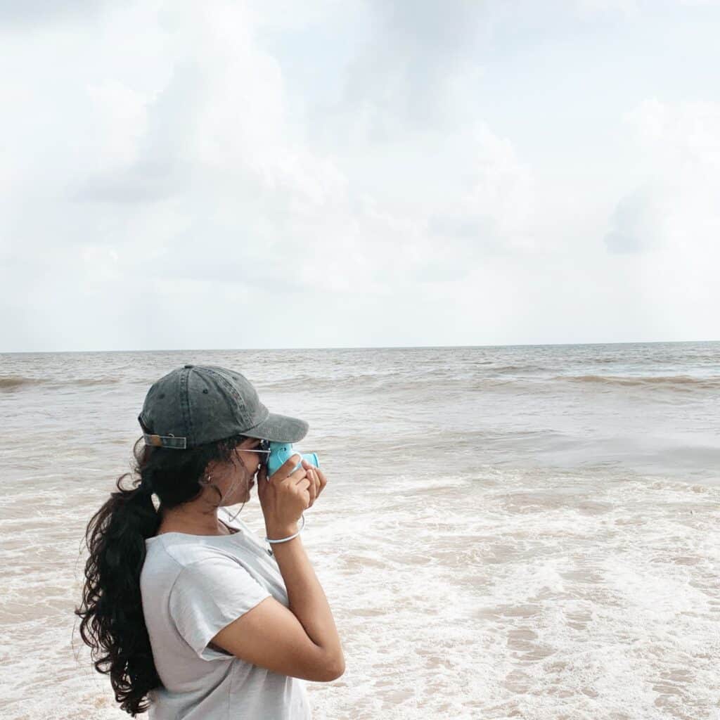 shrusti mehta taking photos of the ocean