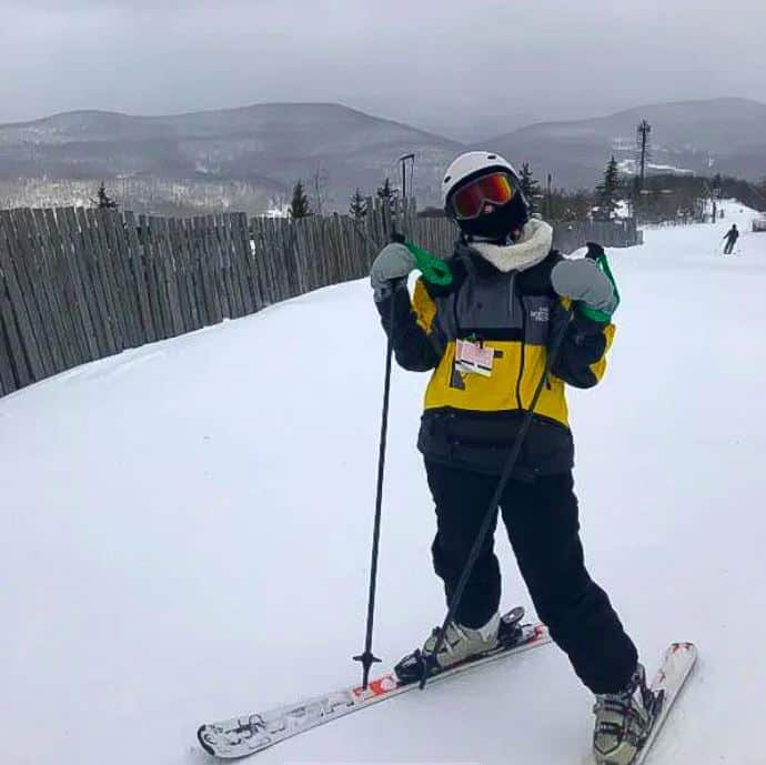 Kendra Barlotta skiing