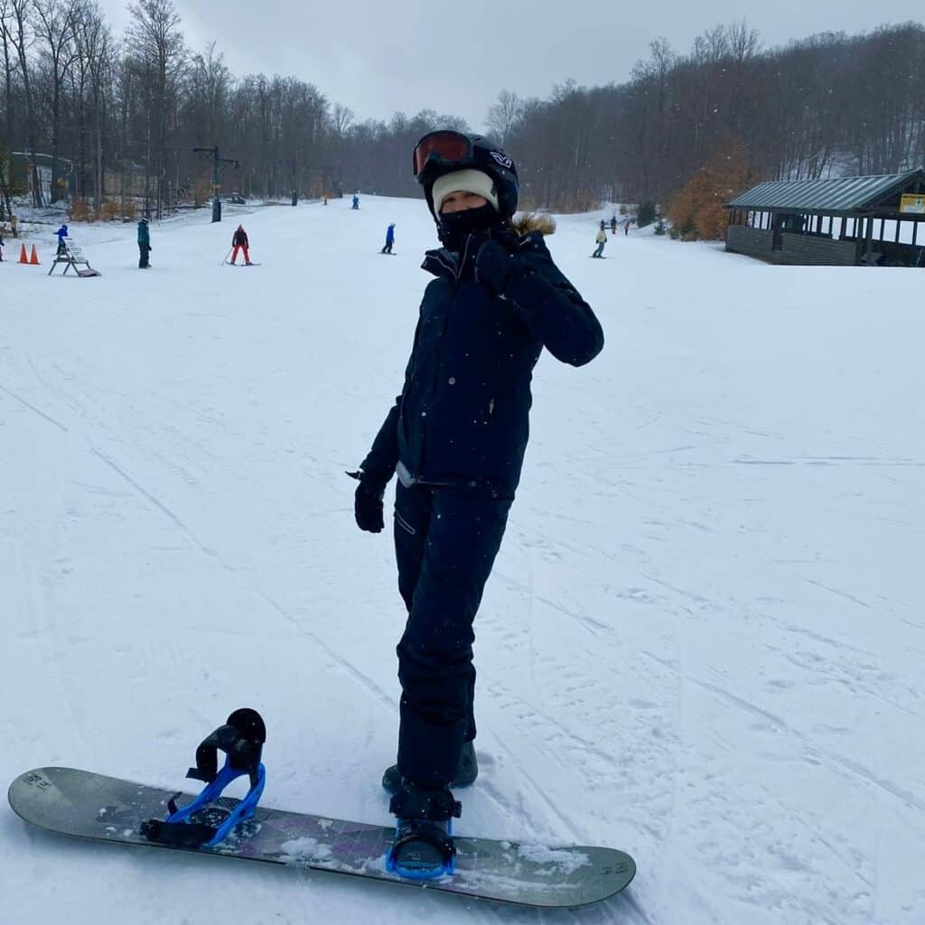 Angela Koziarz snowboarding