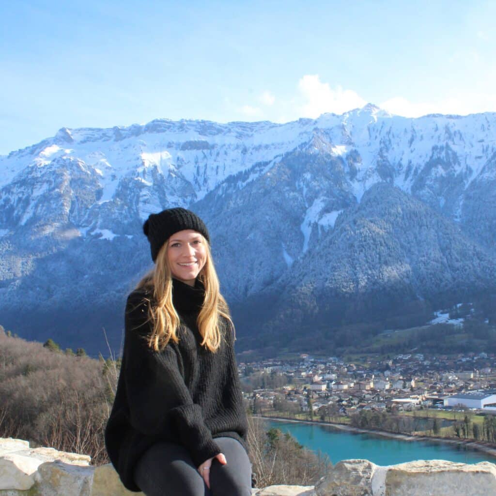 Janelle Berry portrat in front of snowy mountain