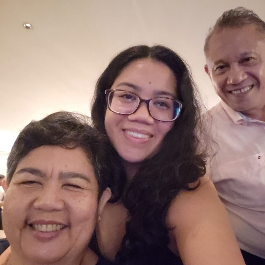 Johanna Sumaria selfie with parents