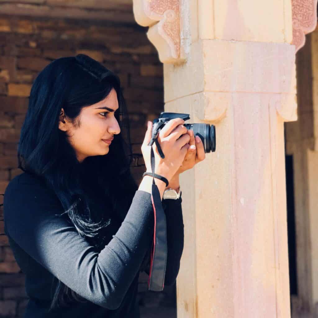 Khyati Kyada taking a photo