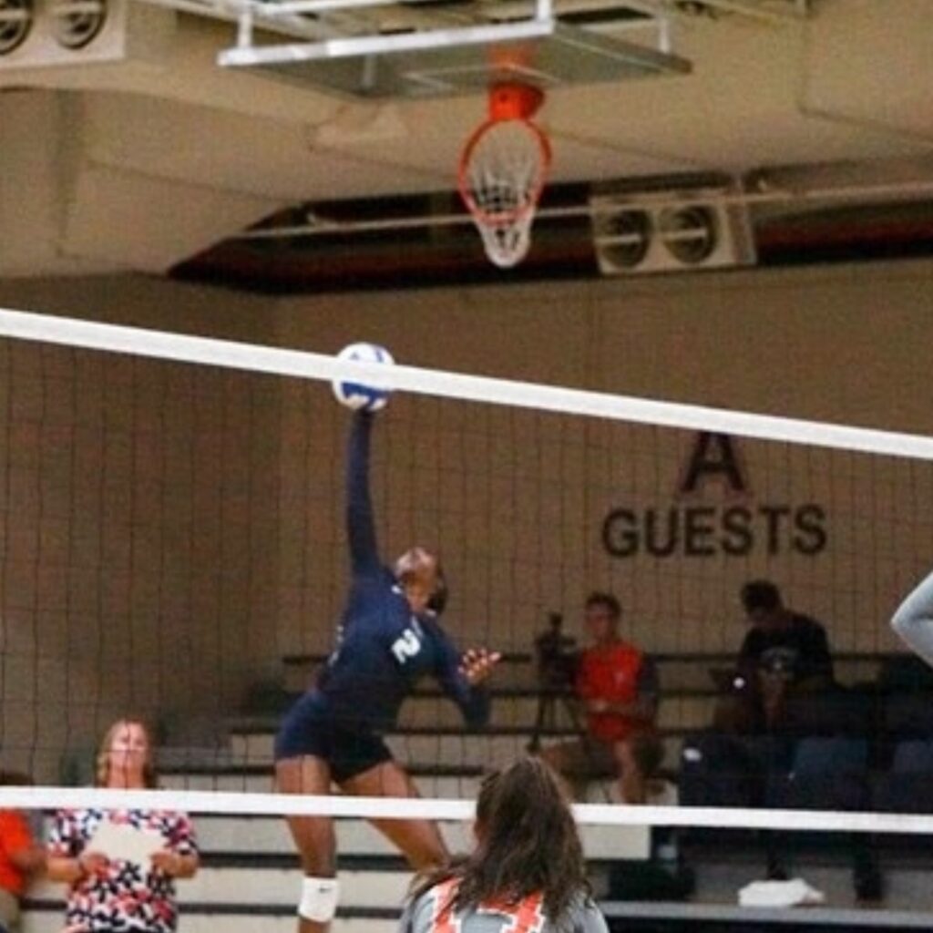 Kiera Holland volleyball