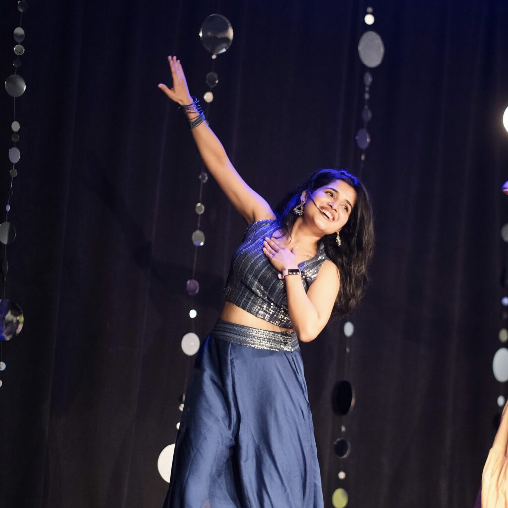 Madhura Kadrekar dancing on stage pt 2