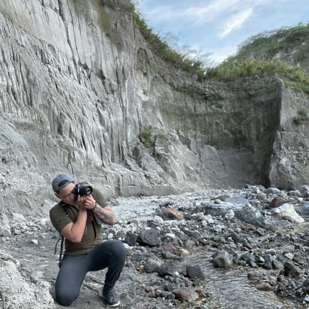 Martin Locsin taking a picture