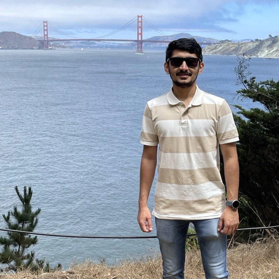 Mohit Vyas in front of Golden Gate bridge