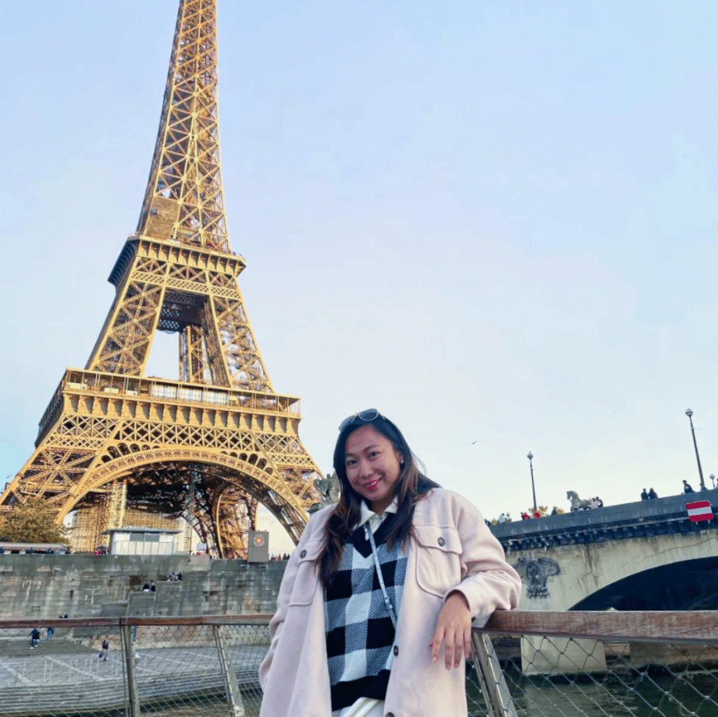 Shevvie Sialana in front of the Eifel tower