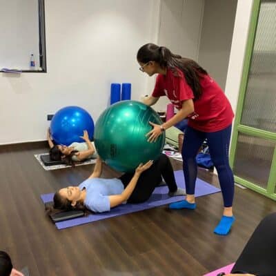 Shilpi kapoor doing yoga