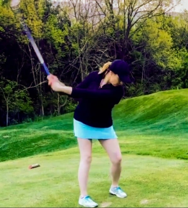 Caitlin Reid golfing