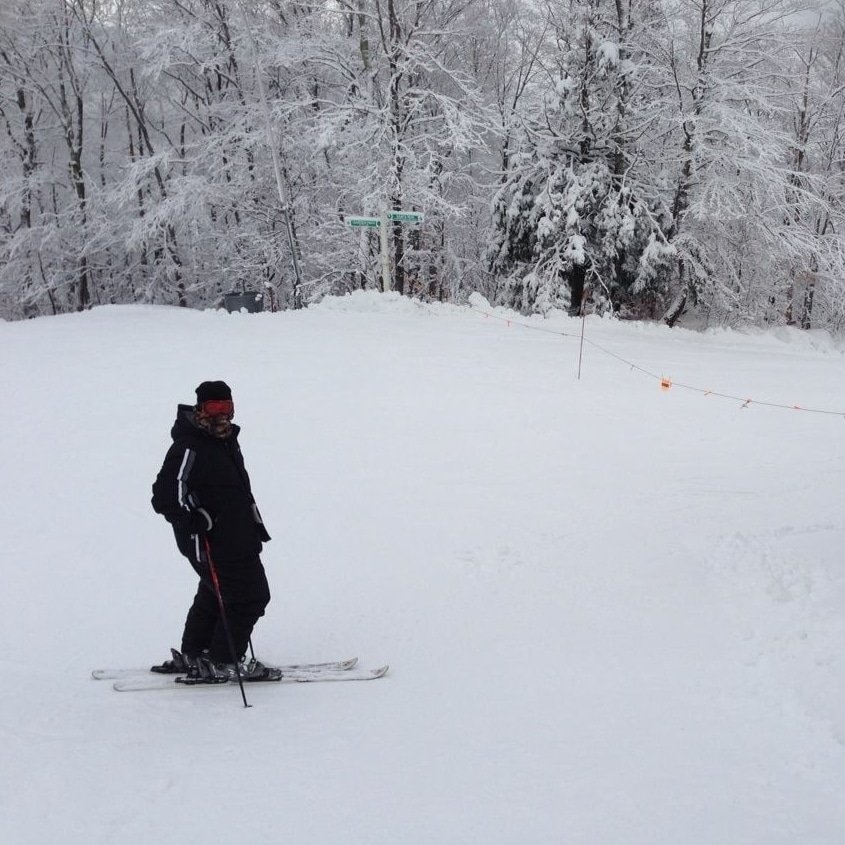 Jeffrey Smith skiing