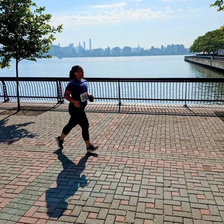 Vanessa Correia running by the river