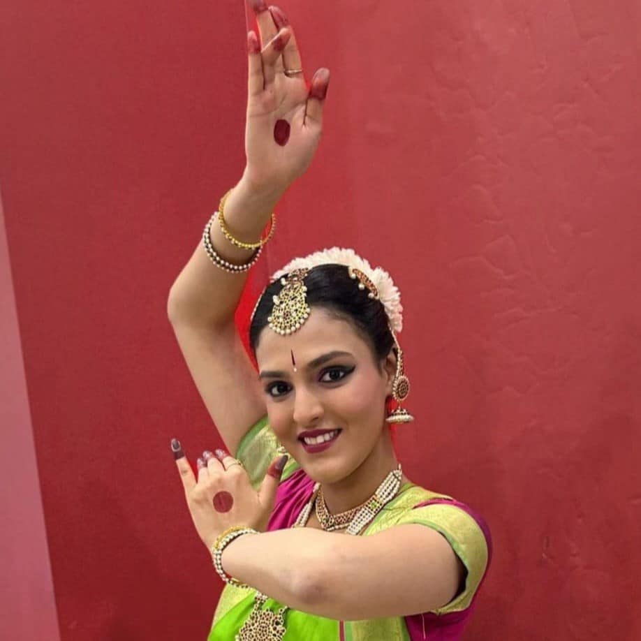 Riddhi Kate dancing